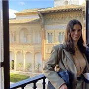 Profesora de Matemáticas, Lengua Castellana y demás asignaturas de refuerzo. Estudiante del Grado de Educación Infantil de último curso de la Universidad de Sevilla